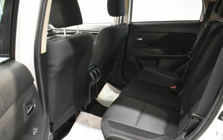 Mitsubishi Outlander III рестайлинг 3, 2019 год, 2 399 000 рублей, 17 фотография