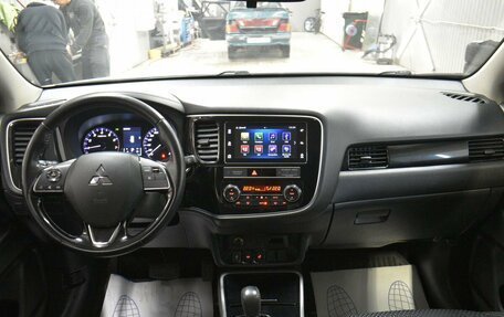 Mitsubishi Outlander III рестайлинг 3, 2019 год, 2 399 000 рублей, 21 фотография