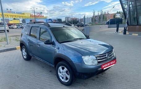 Renault Duster I рестайлинг, 2014 год, 800 000 рублей, 2 фотография