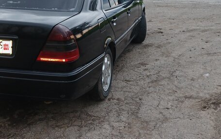 Mercedes-Benz C-Класс, 1994 год, 330 000 рублей, 3 фотография