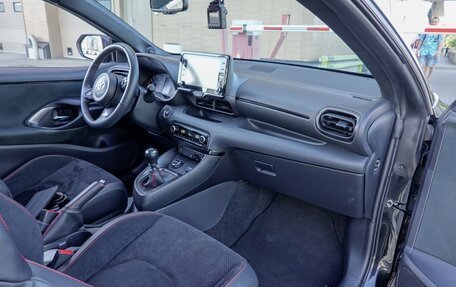 Toyota Yaris, 2020 год, 4 800 000 рублей, 9 фотография
