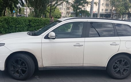 Mitsubishi Outlander III рестайлинг 3, 2012 год, 998 000 рублей, 6 фотография