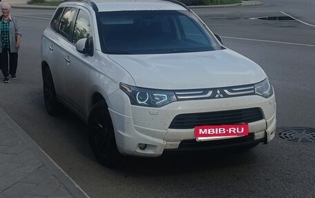 Mitsubishi Outlander III рестайлинг 3, 2012 год, 998 000 рублей, 2 фотография