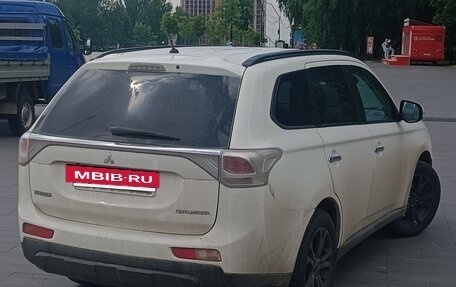 Mitsubishi Outlander III рестайлинг 3, 2012 год, 998 000 рублей, 9 фотография
