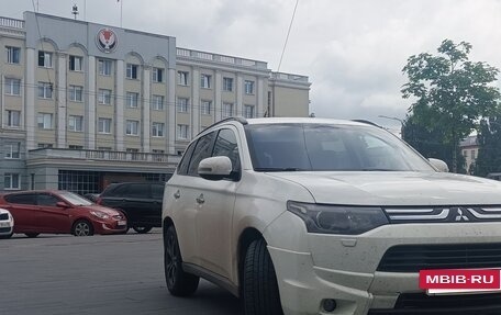 Mitsubishi Outlander III рестайлинг 3, 2012 год, 998 000 рублей, 4 фотография