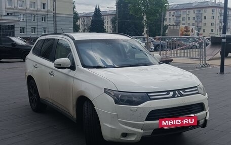 Mitsubishi Outlander III рестайлинг 3, 2012 год, 998 000 рублей, 10 фотография