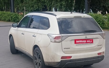 Mitsubishi Outlander III рестайлинг 3, 2012 год, 998 000 рублей, 5 фотография