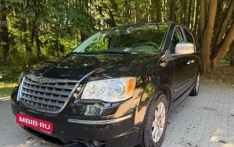 Chrysler Voyager IV, 2008 год, 1 500 000 рублей, 2 фотография