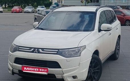 Mitsubishi Outlander III рестайлинг 3, 2012 год, 998 000 рублей, 3 фотография