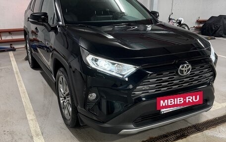 Toyota RAV4, 2020 год, 3 350 000 рублей, 2 фотография
