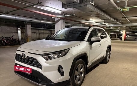 Toyota RAV4, 2022 год, 3 690 000 рублей, 3 фотография