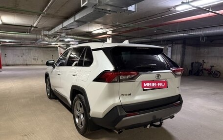Toyota RAV4, 2022 год, 3 690 000 рублей, 5 фотография