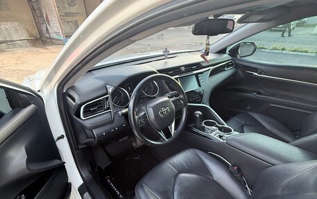 Toyota Camry, 2018 год, 2 720 000 рублей, 8 фотография