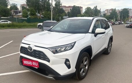 Toyota RAV4, 2021 год, 3 800 000 рублей, 3 фотография