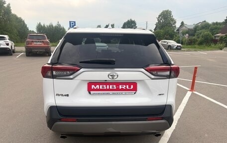 Toyota RAV4, 2021 год, 3 800 000 рублей, 7 фотография