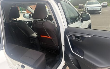 Toyota RAV4, 2021 год, 3 800 000 рублей, 12 фотография