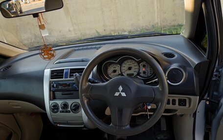 Mitsubishi Colt VI рестайлинг, 2002 год, 400 000 рублей, 12 фотография
