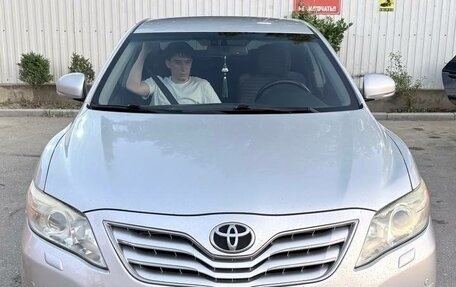 Toyota Camry, 2010 год, 860 000 рублей, 2 фотография