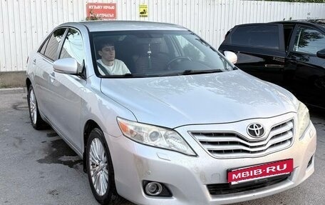 Toyota Camry, 2010 год, 860 000 рублей, 3 фотография