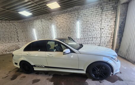 Mercedes-Benz C-Класс, 2010 год, 700 000 рублей, 2 фотография