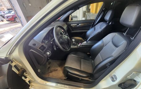 Mercedes-Benz C-Класс, 2010 год, 700 000 рублей, 3 фотография