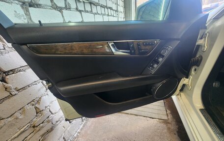 Mercedes-Benz C-Класс, 2010 год, 700 000 рублей, 4 фотография
