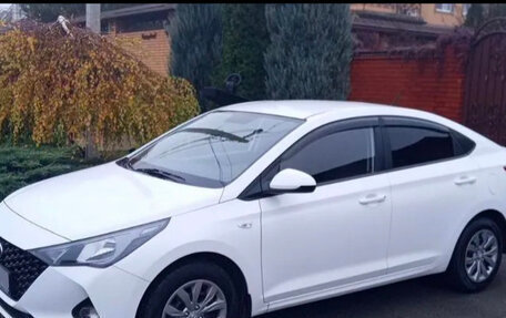 Hyundai Solaris II рестайлинг, 2021 год, 1 650 000 рублей, 2 фотография
