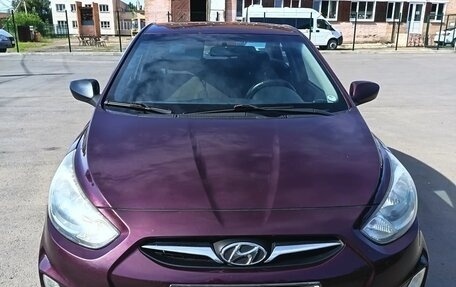 Hyundai Solaris II рестайлинг, 2012 год, 650 000 рублей, 1 фотография