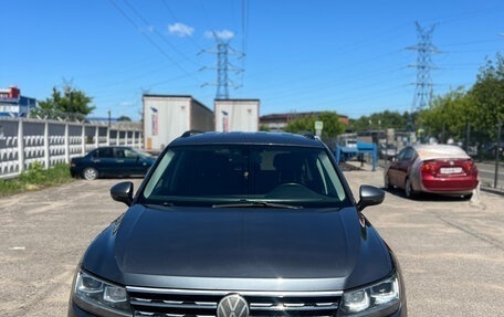 Volkswagen Tiguan II, 2020 год, 2 610 000 рублей, 2 фотография