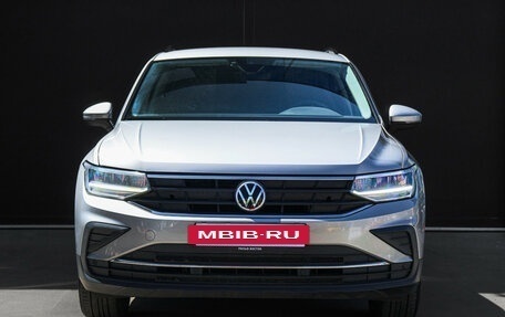 Volkswagen Tiguan II, 2021 год, 2 899 000 рублей, 2 фотография
