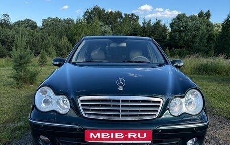 Mercedes-Benz C-Класс, 2006 год, 800 000 рублей, 2 фотография