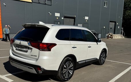 Mitsubishi Outlander III рестайлинг 3, 2019 год, 2 612 560 рублей, 5 фотография