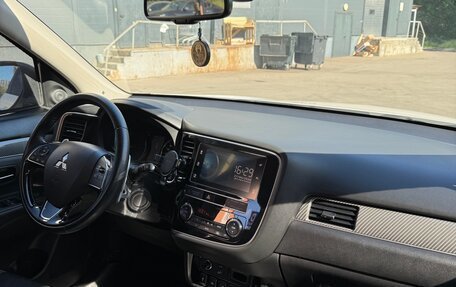 Mitsubishi Outlander III рестайлинг 3, 2019 год, 2 612 560 рублей, 9 фотография