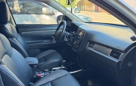 Mitsubishi Outlander III рестайлинг 3, 2019 год, 2 612 560 рублей, 12 фотография