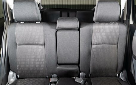 Toyota ISis I, 2013 год, 1 190 000 рублей, 14 фотография