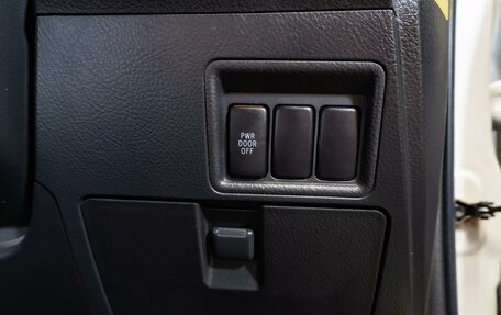 Toyota ISis I, 2013 год, 1 190 000 рублей, 27 фотография