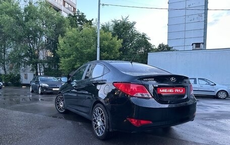 Hyundai Solaris II рестайлинг, 2015 год, 860 000 рублей, 3 фотография