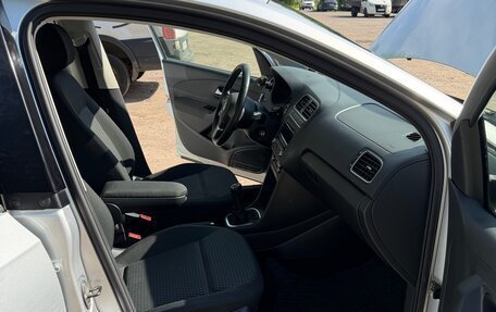 Volkswagen Polo VI (EU Market), 2012 год, 1 100 000 рублей, 23 фотография