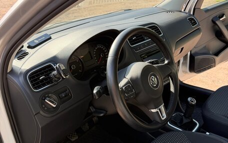 Volkswagen Polo VI (EU Market), 2012 год, 1 100 000 рублей, 33 фотография