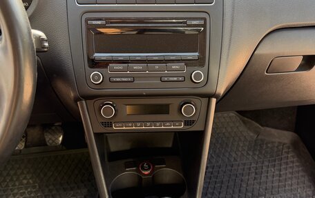 Volkswagen Polo VI (EU Market), 2012 год, 1 100 000 рублей, 34 фотография