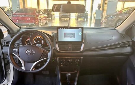 Toyota Yaris XP150 рестайлинг, 2022 год, 1 460 000 рублей, 2 фотография