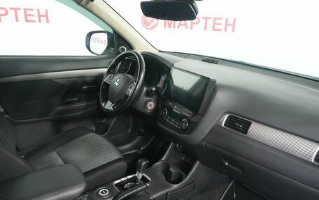Mitsubishi Outlander III рестайлинг 3, 2015 год, 1 500 000 рублей, 10 фотография