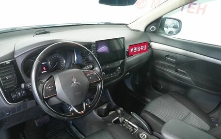 Mitsubishi Outlander III рестайлинг 3, 2015 год, 1 500 000 рублей, 9 фотография