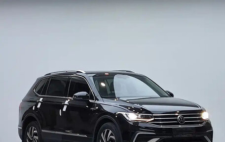Volkswagen Tiguan II, 2022 год, 2 449 000 рублей, 3 фотография