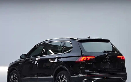 Volkswagen Tiguan II, 2022 год, 2 449 000 рублей, 6 фотография