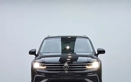 Volkswagen Tiguan II, 2022 год, 2 449 000 рублей, 2 фотография