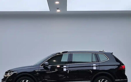 Volkswagen Tiguan II, 2022 год, 2 449 000 рублей, 4 фотография