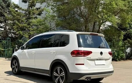 Volkswagen Touran III, 2022 год, 1 600 004 рублей, 5 фотография
