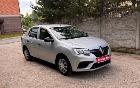 Renault Logan II, 2020 год, 900 000 рублей, 1 фотография