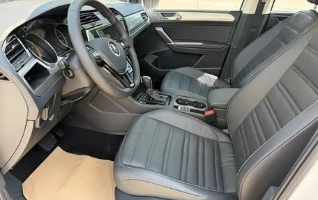 Volkswagen Touran III, 2022 год, 1 600 004 рублей, 11 фотография